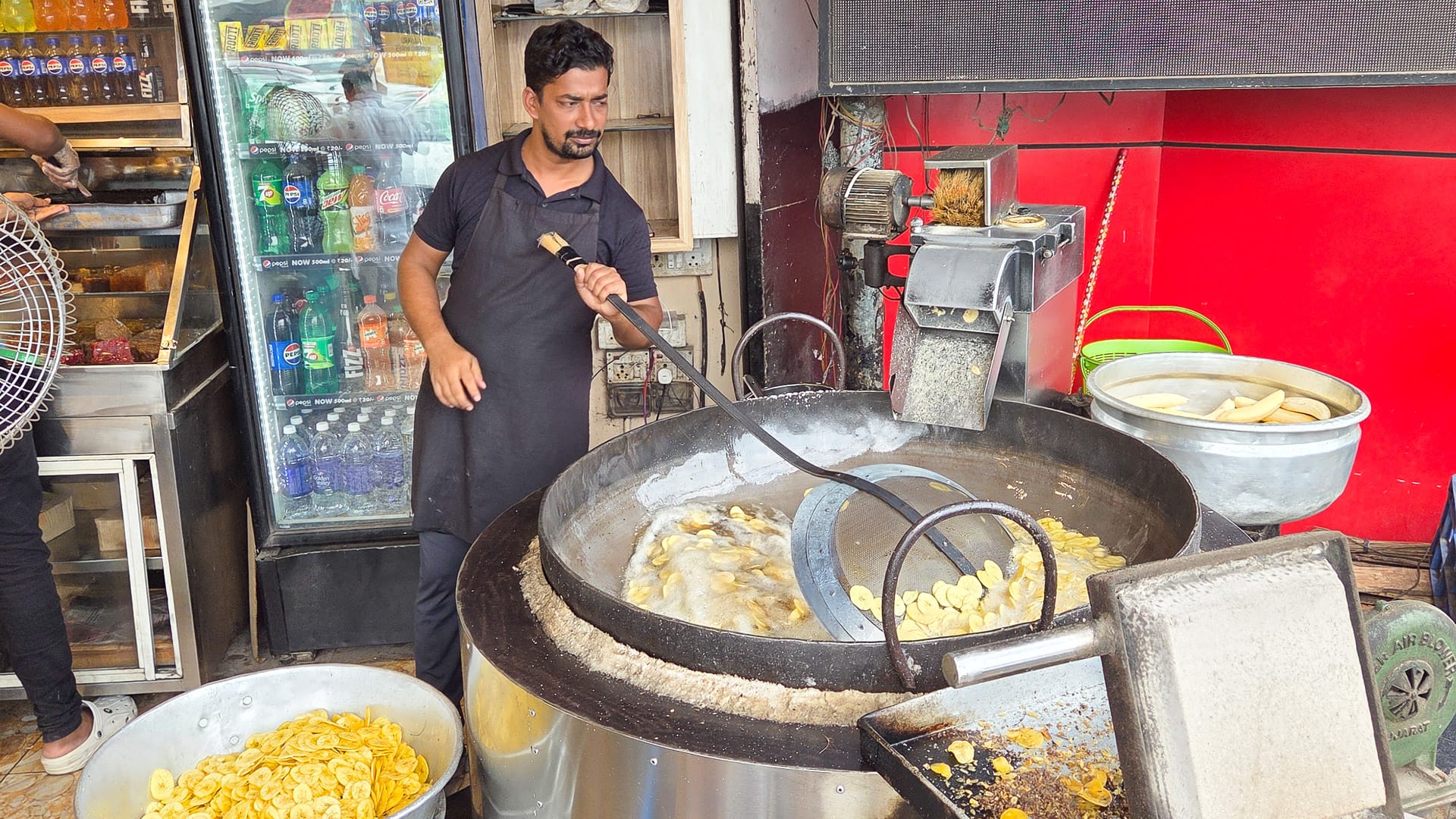 Potato crisps being fried in Kochi, India