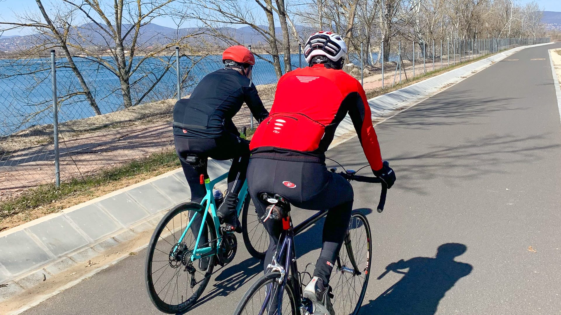 Cyclists heading to Szentendre from Budapest