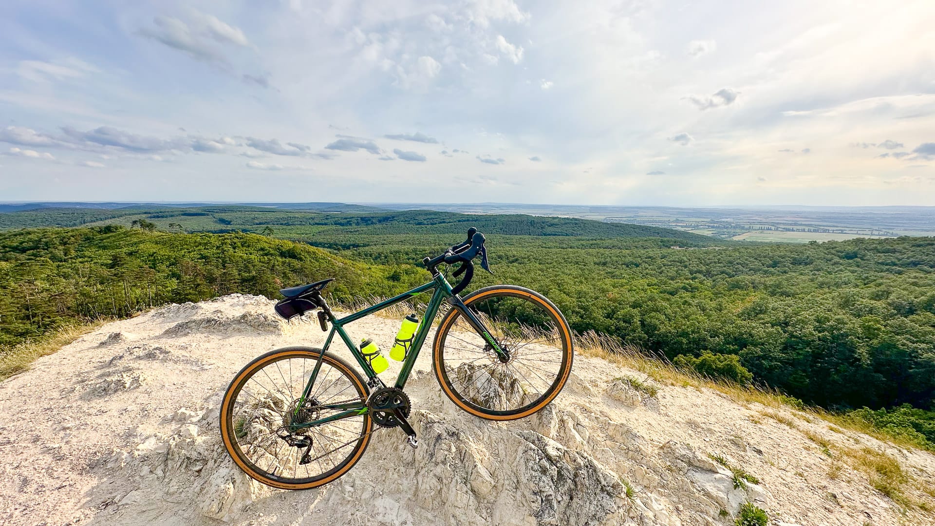 Gravel rider on the Horizont route in Hungary
