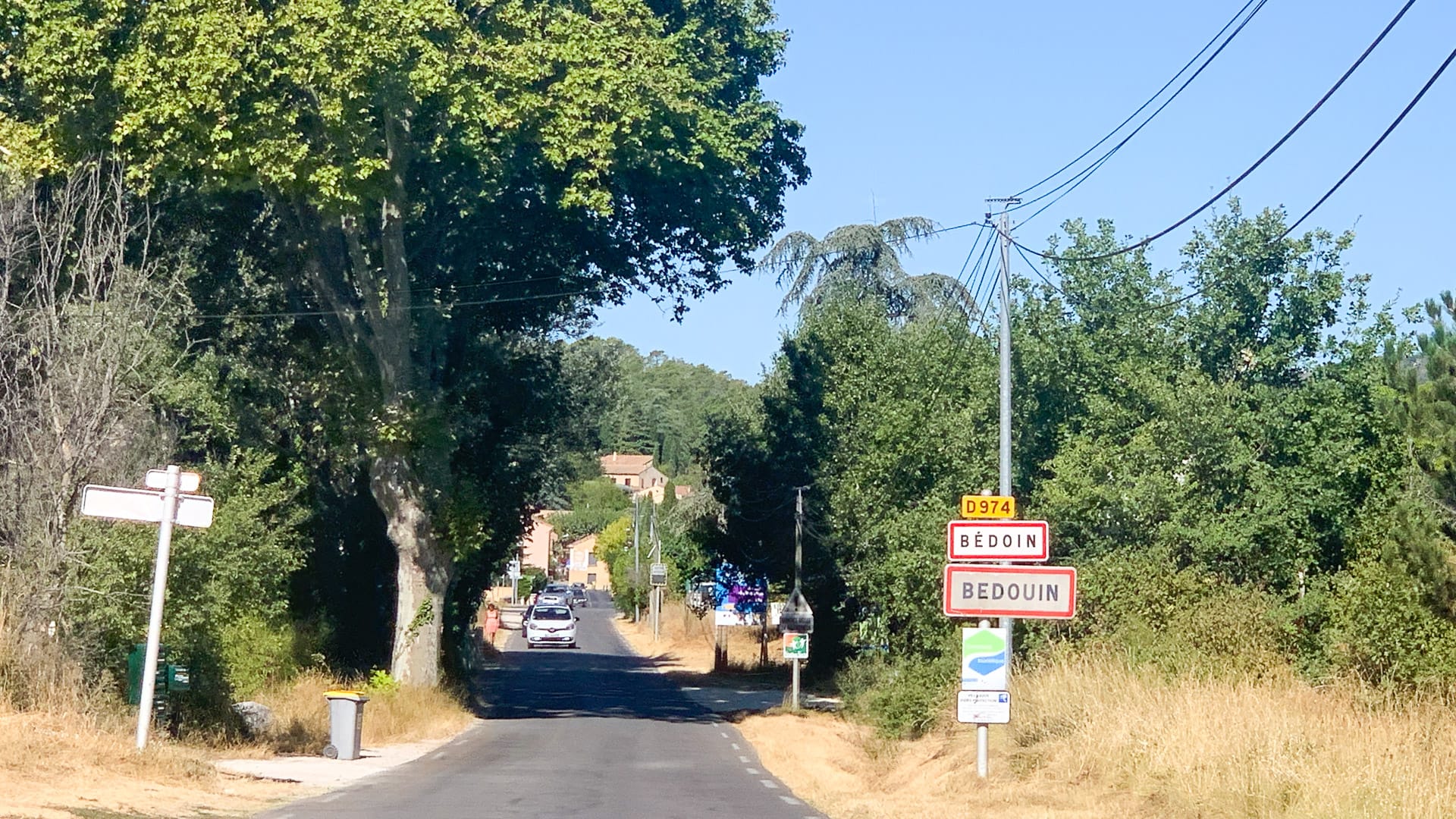 Road sign marking the entrance to Bédoi