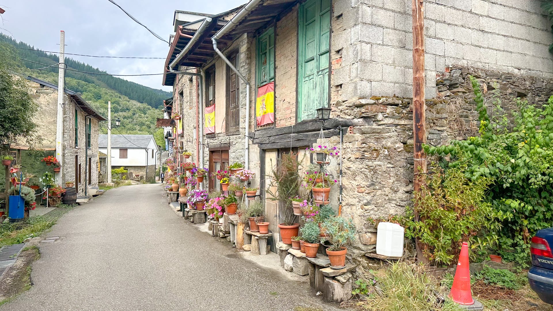 Rural village along the Camino Francés in northern Spain